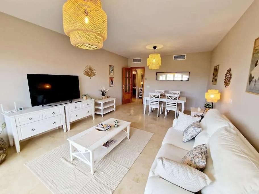 Royal Golf View: 2Br, Pools & Ac Apartment Sitio de Calahonda