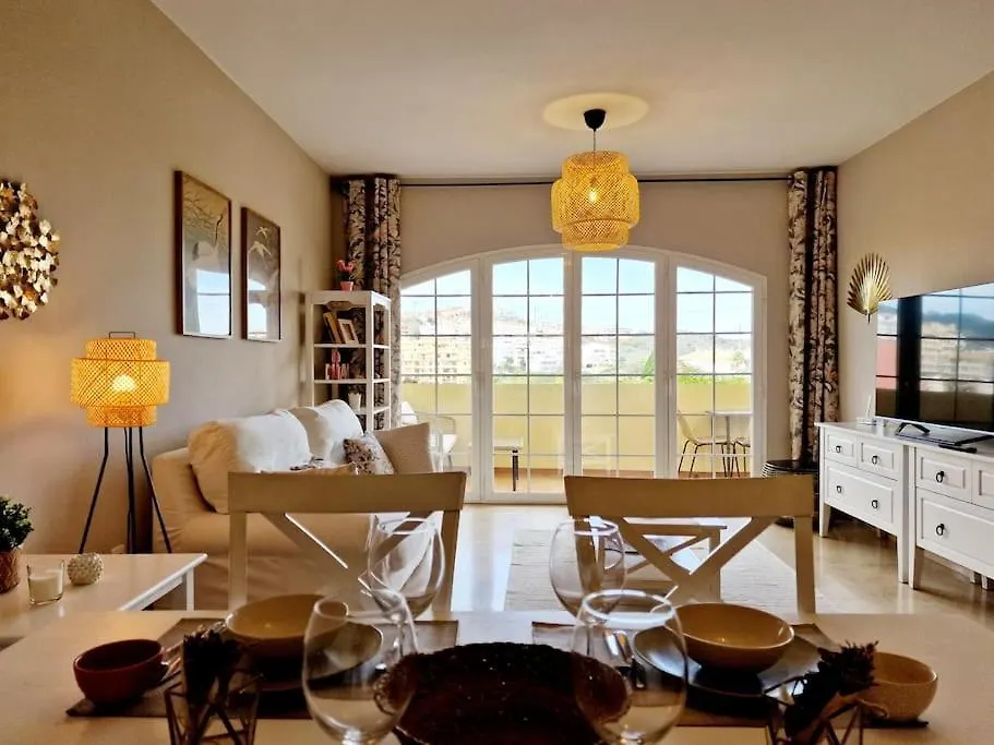 Royal Golf View: 2Br, Pools & Ac Apartment Sitio de Calahonda