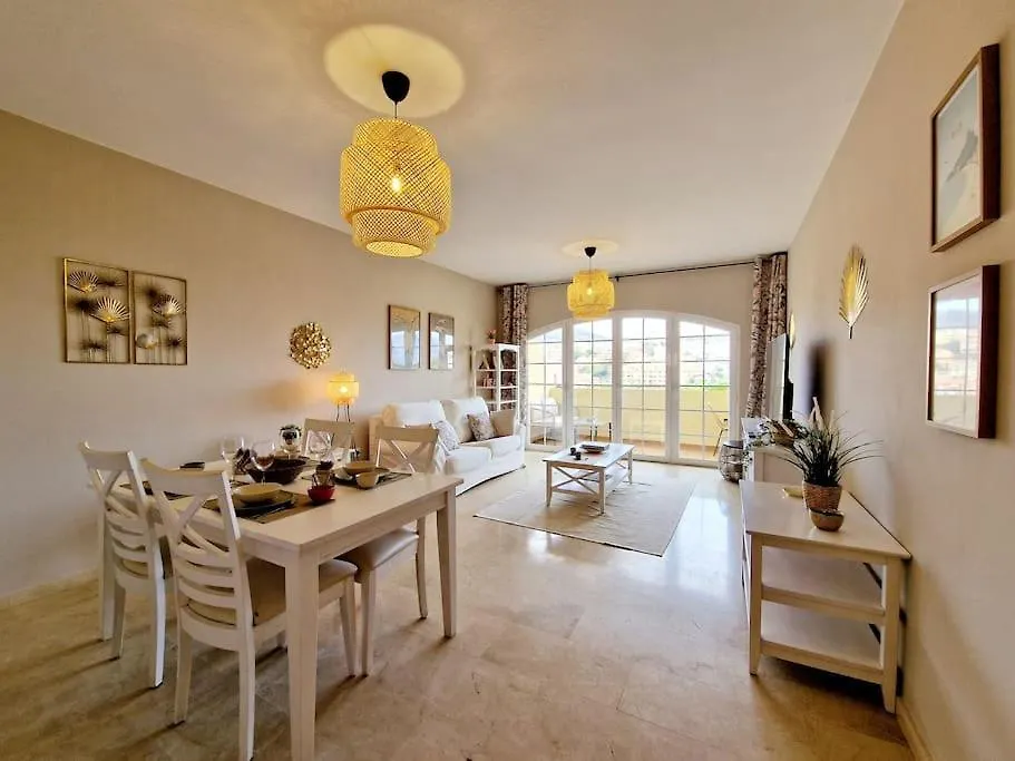Royal Golf View: 2Br, Pools & Ac Apartment Sitio de Calahonda