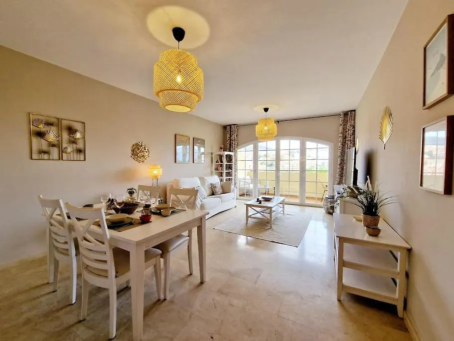 Royal Golf View: 2Br, Pools & Ac Apartment Sitio de Calahonda